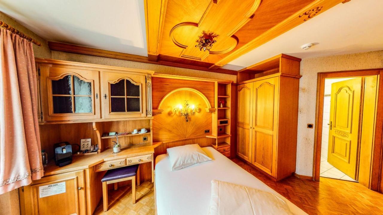 Schweizerhof Hotel Mels ภายนอก รูปภาพ